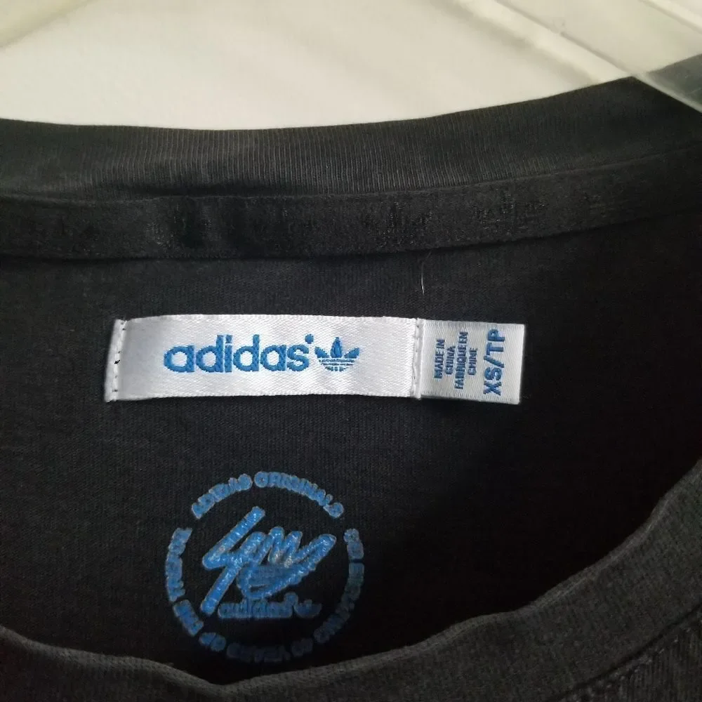 *SOLD* Adidas tee shirt black cream logo sz XS - Picture 3 of 6